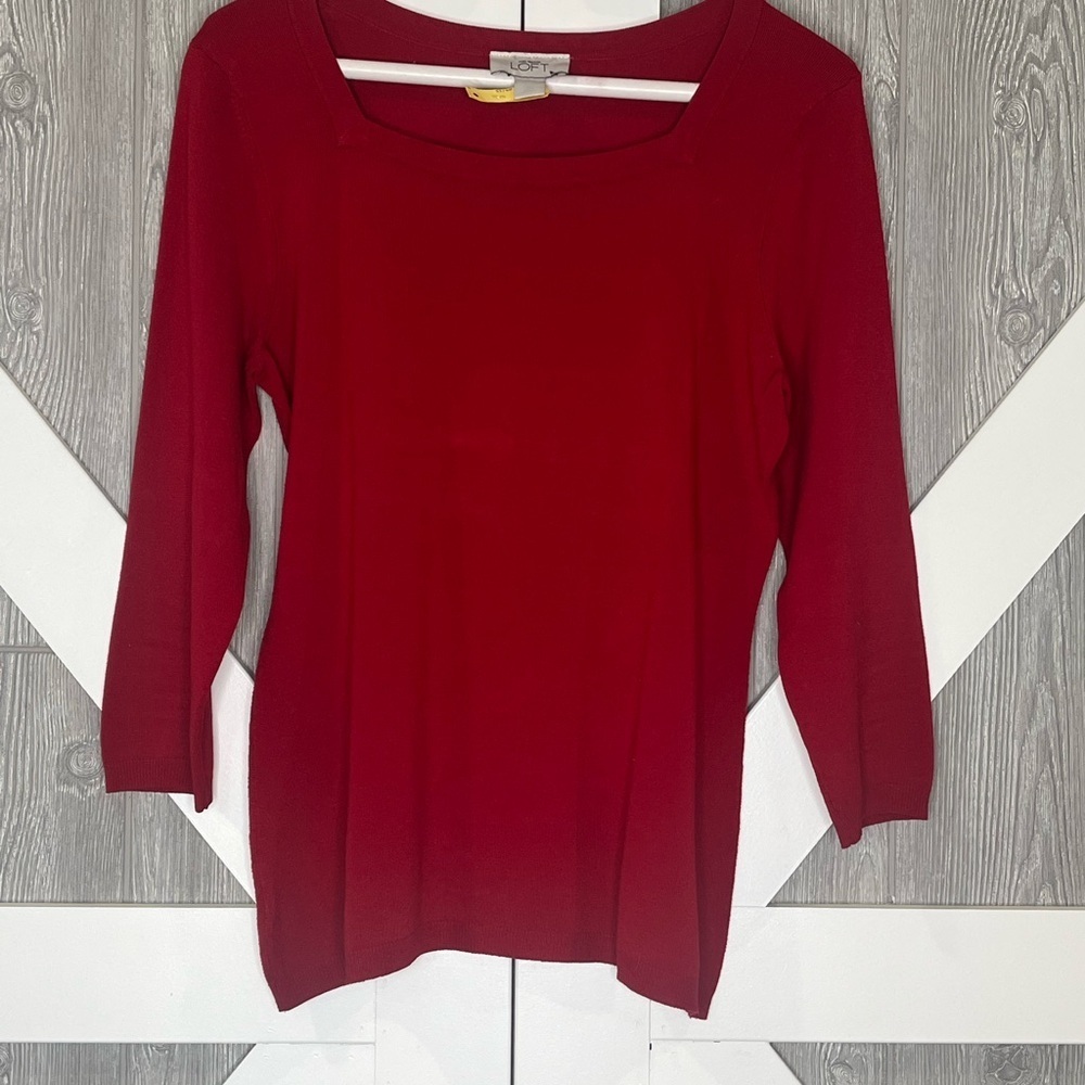 045. Ann Taylor LOFT Rich Red Crew Neck Sweater. Medium